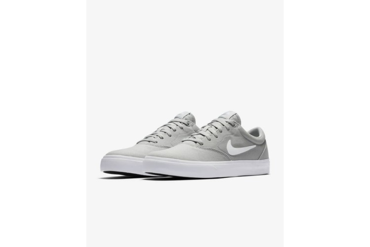 Farmacologie Hoe dan ook linnen Nike SB Charge Canvas Wolf Grey / White The Nike SB Charge Canvas pairs a  low-top silhouette with flexible canvas for premium performance. A  dual-density sockliner supports your feet while you skate
